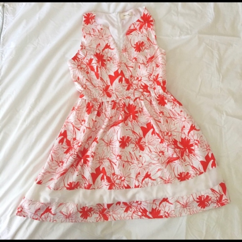 Red white floral dress Size Medium (juniors)